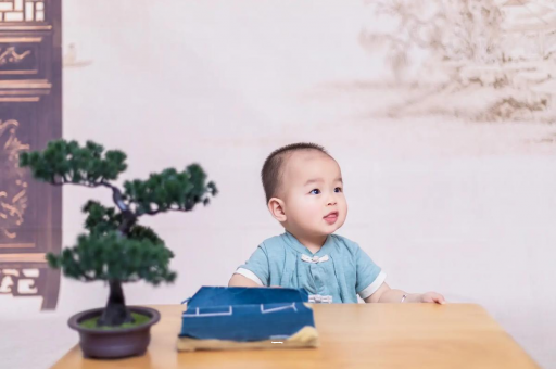 伊春二个月宝宝做哪些训练